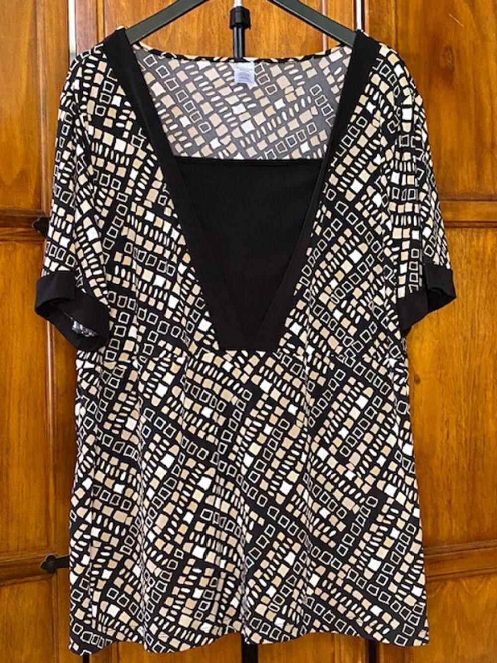 R&M Richards Women's 3X Plus Geometric Layered Blouse Black Beige Stretch Top